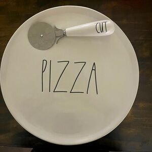 RAE DUNN "PIZZA" STAND W/ "CUT" PIZZA CUTTER